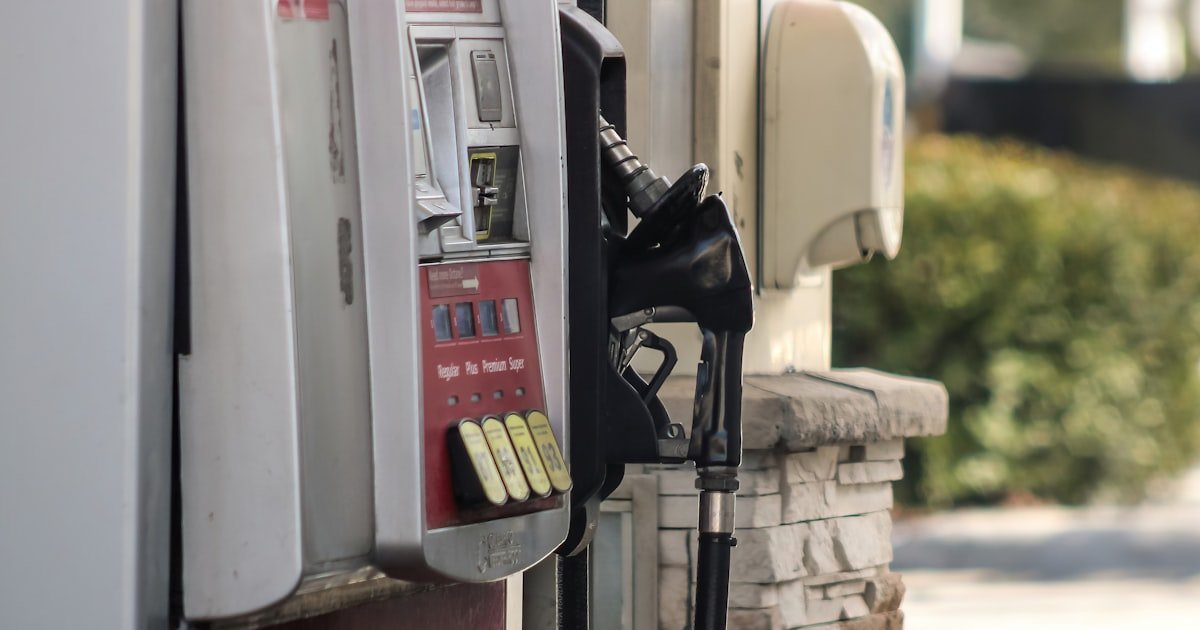 Fuel Card vs GPS Fuel Monitoring: What’s Best for Your Fleet?