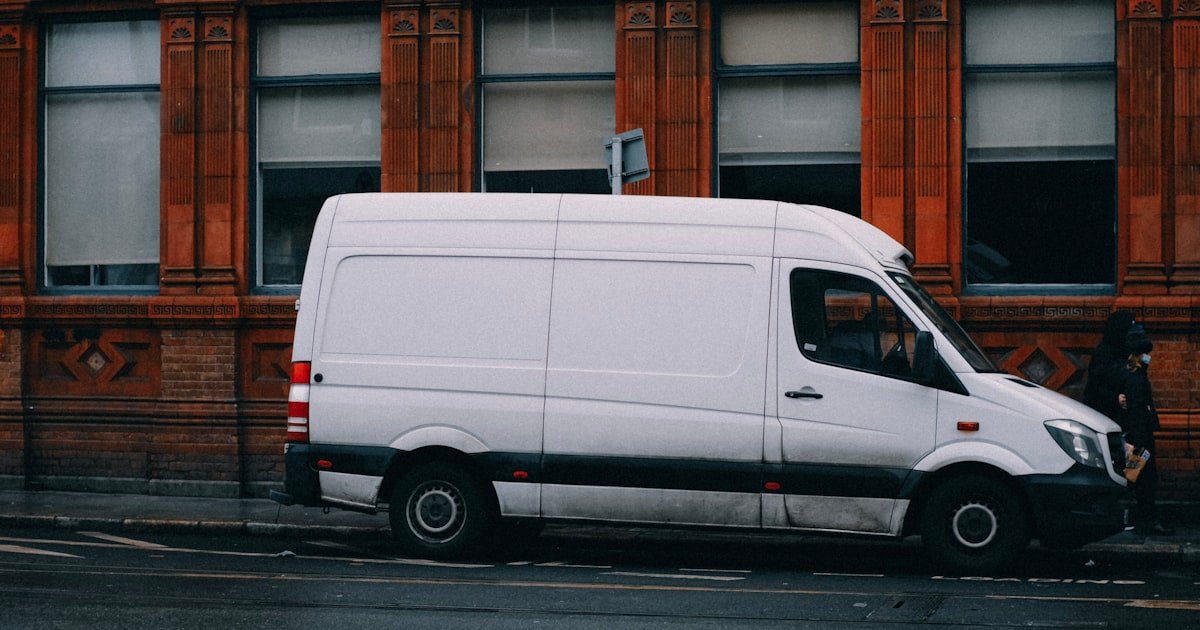 GPS Tracking for Logistics and Delivery Fleets