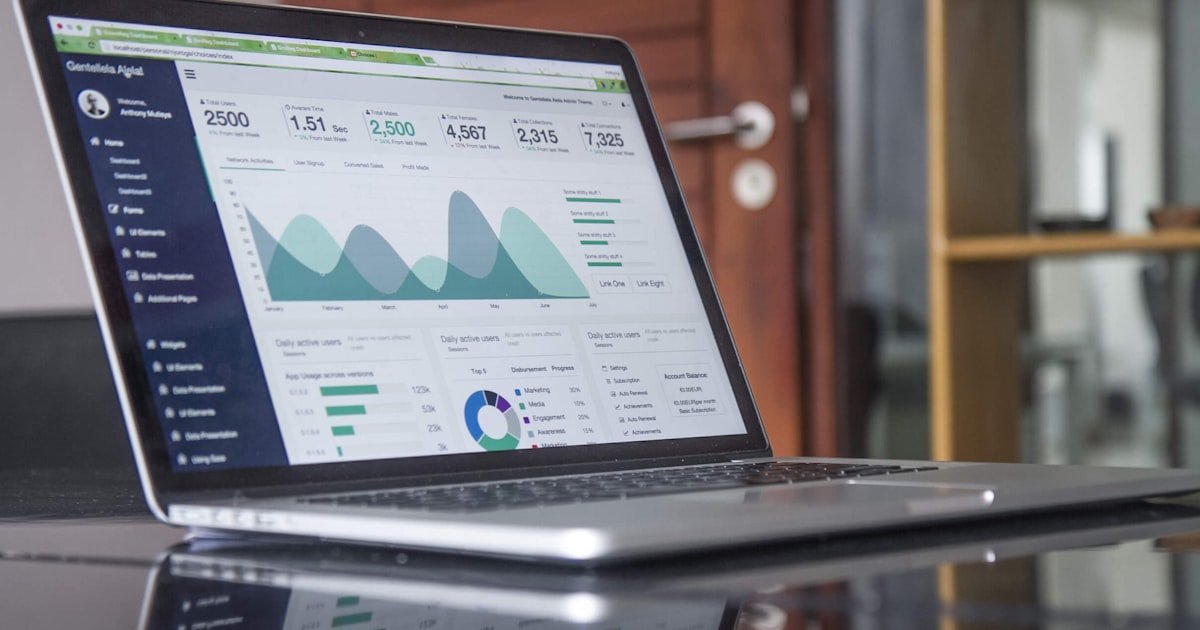 Fleet Management KPIs: The 12 Metrics Worth Tracking