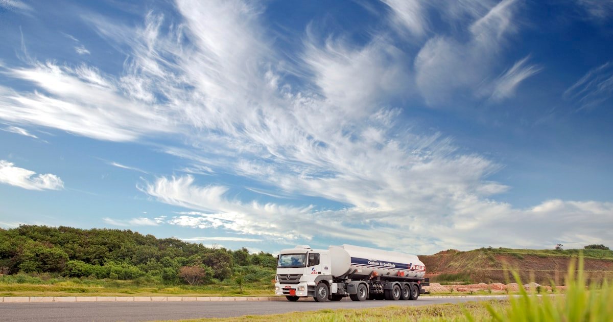 Fuel Tanker Tracking: GPS Monitoring for Oil and Gas Fleets